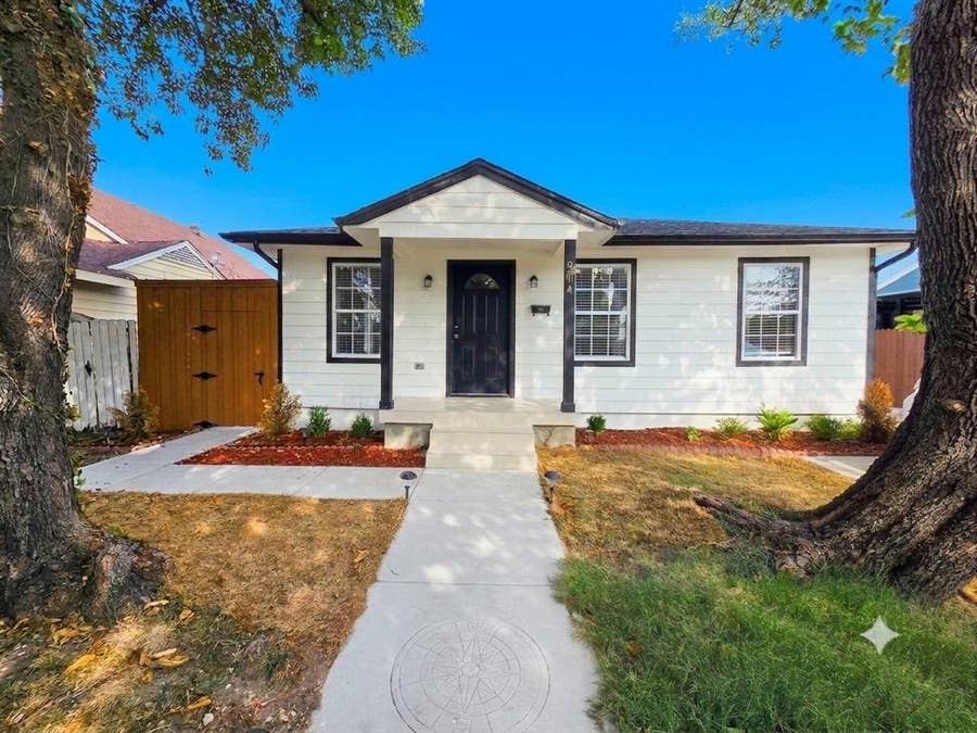 Property photo for 914 17th Street, Grand Prairie, TX