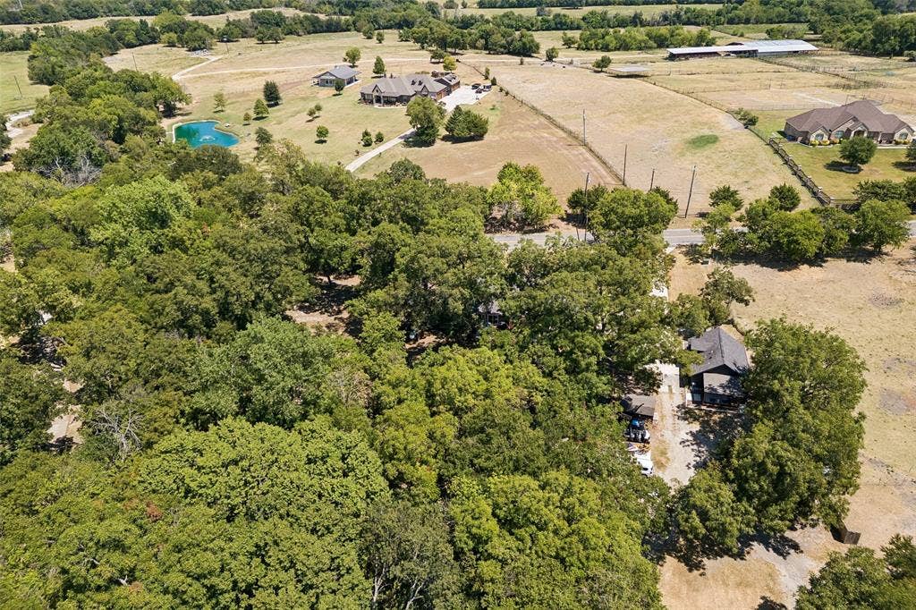 325 S Larkin Road, Sunnyvale, TX 75182