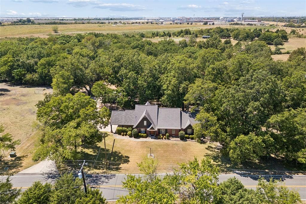 325 S Larkin Road, Sunnyvale, TX 75182
