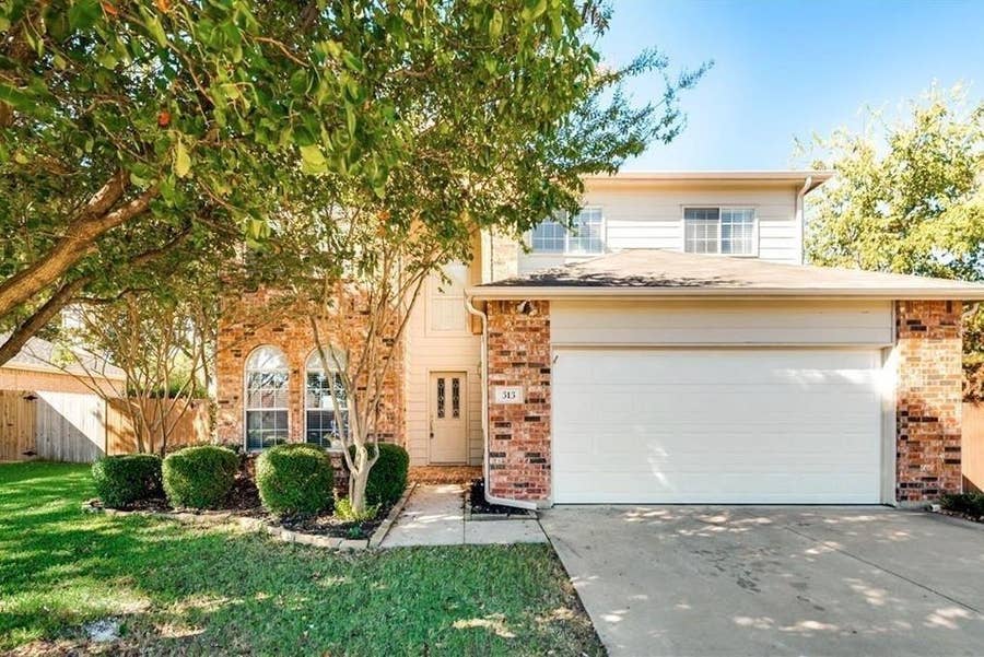 Property photo for 313 Londonderry Lane, Mansfield, TX