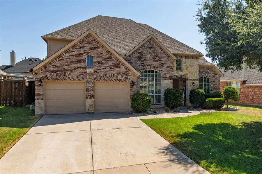 Property photo for 1702 Yarmouth Lane, Mansfield, TX