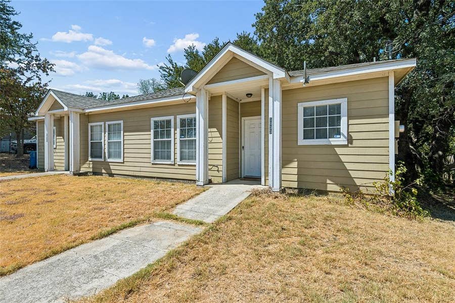 Property photo for 5931-5933 Robinwood Lane, Little Elm, TX