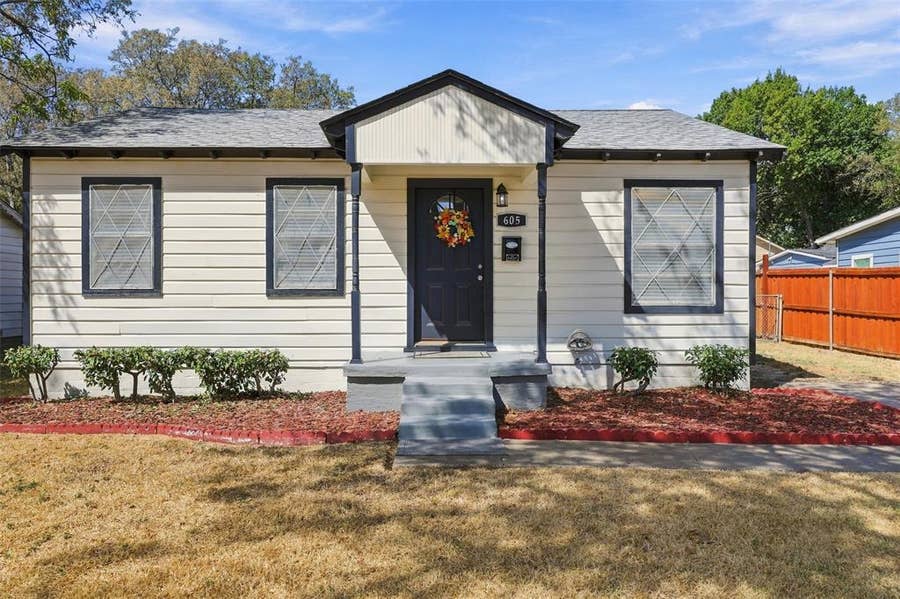 Property photo for 605 NE 33rd Street, Grand Prairie, TX