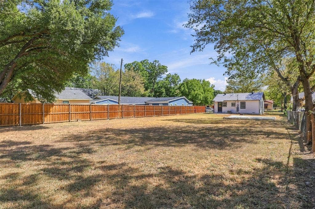 605 NE 33rd Street, Grand Prairie, TX 75050 Expansive backyard with a fence and mature trees