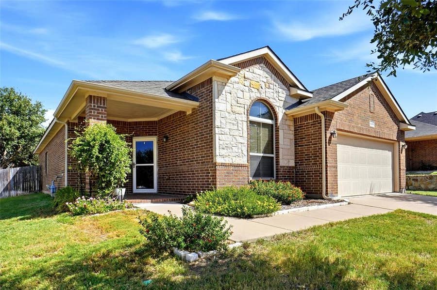 Property photo for 1221 Glenwood Drive, Azle, TX