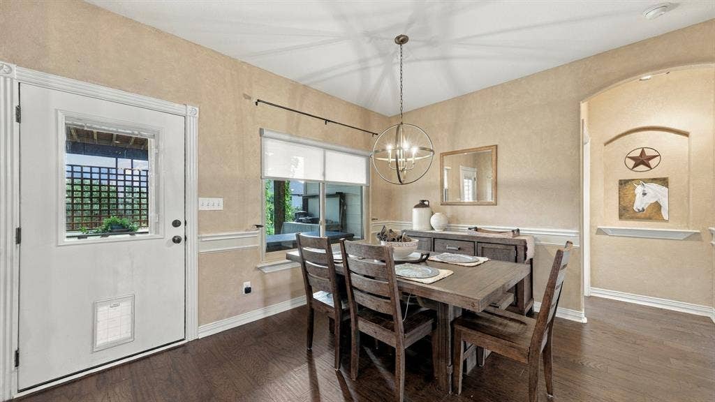 6503 Pirlie Court, Granbury, TX 76049 Dining area
