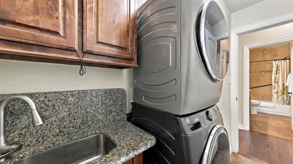 6503 Pirlie Court, Granbury, TX 76049 Laundry with sink