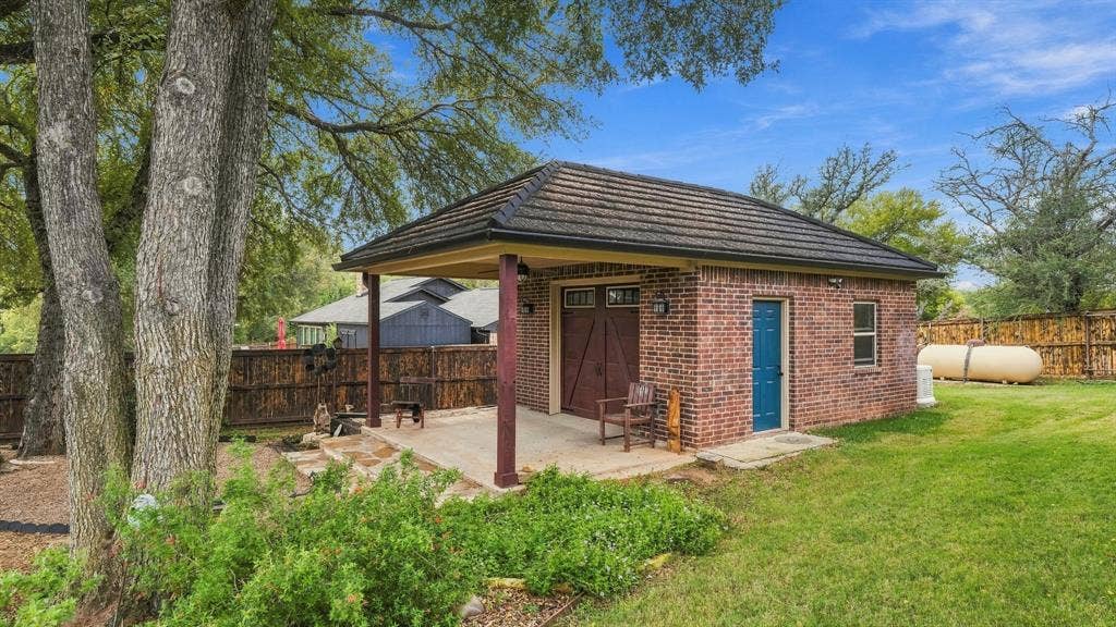 6503 Pirlie Court, Granbury, TX 76049 Foam insulated Workshop