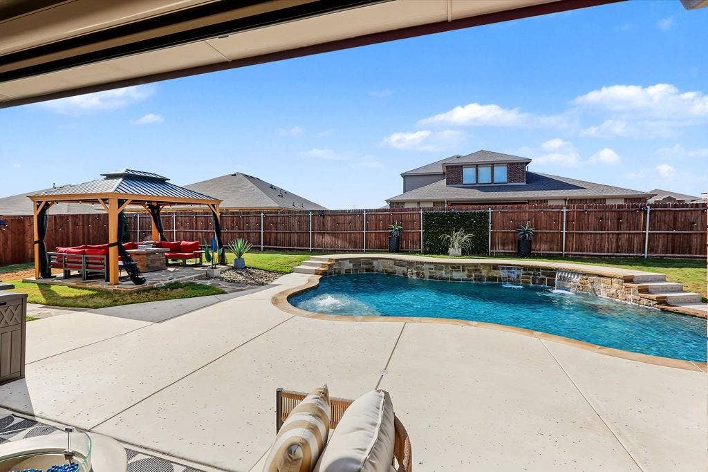 1221 Boulder Drive, Cedar Hill, TX 75104 Beautiful view of pool