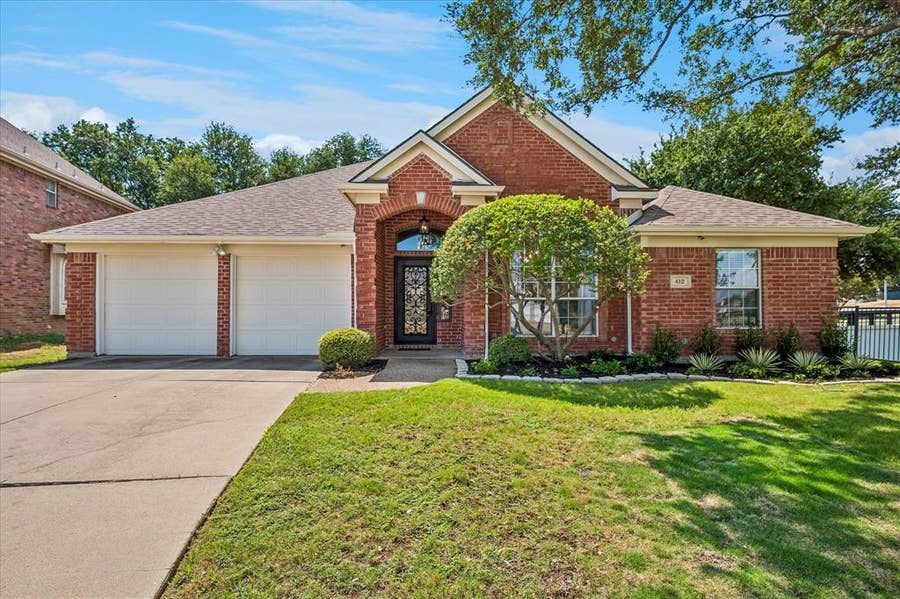 Property photo for 412 Manders Court, Irving, TX