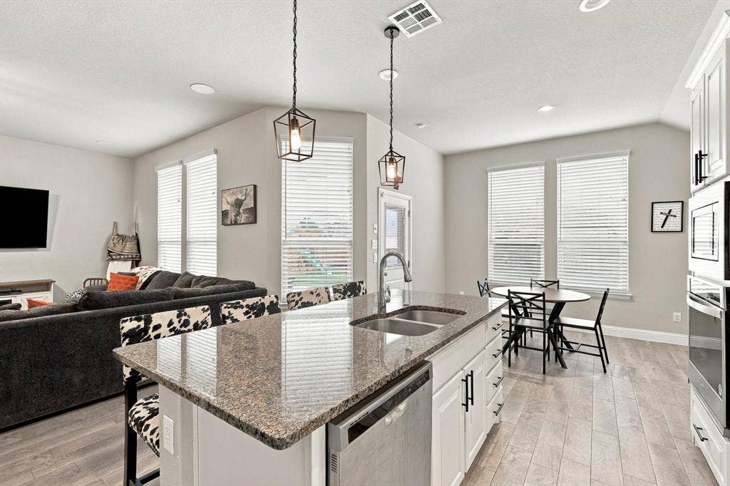5622 Log Cabin Court, Midlothian, TX 76065 5622 Log Cabin Court, Midlothian, TX 76065