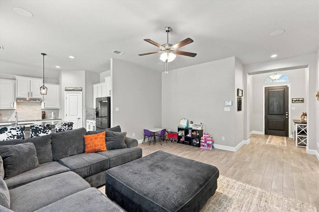 5622 Log Cabin Court, Midlothian, TX 76065 5622 Log Cabin Court, Midlothian, TX 76065