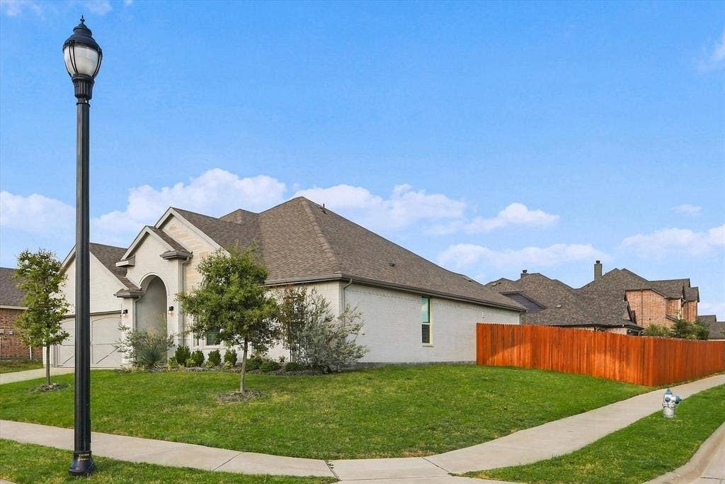 5622 Log Cabin Court, Midlothian, TX 76065 5622 Log Cabin Court, Midlothian, TX 76065