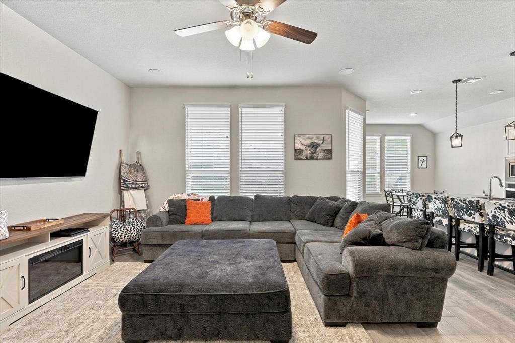 5622 Log Cabin Court, Midlothian, TX 76065 5622 Log Cabin Court, Midlothian, TX 76065