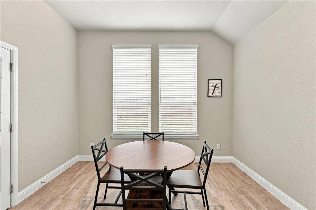 5622 Log Cabin Court, Midlothian, TX 76065 5622 Log Cabin Court, Midlothian, TX 76065