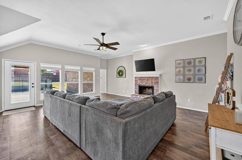6460 Fox Run Dr., Midlothian, TX 76065 6460 Fox Run Dr., Midlothian, TX 76065