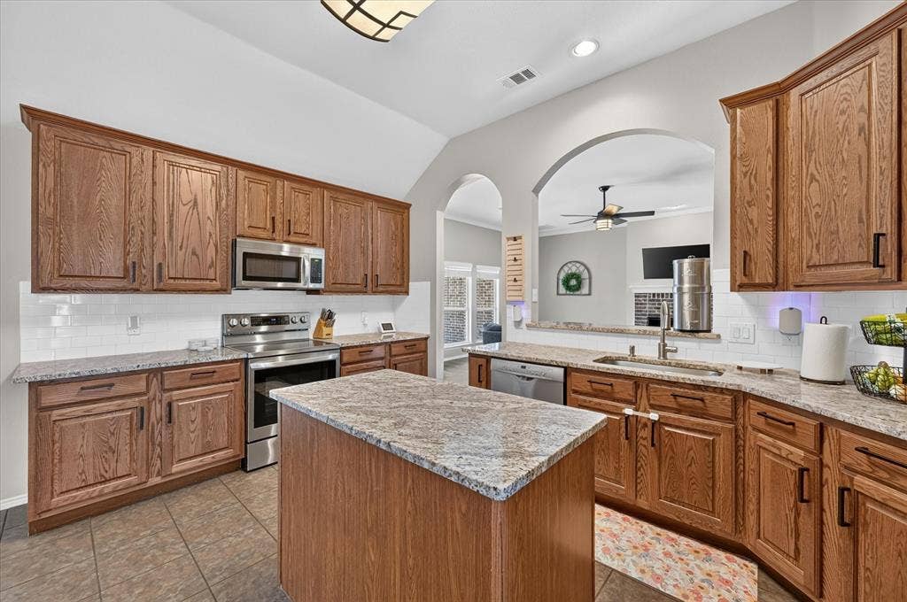 6460 Fox Run Dr., Midlothian, TX 76065 6460 Fox Run Dr., Midlothian, TX 76065