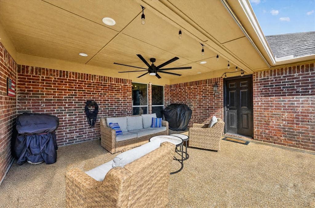 6460 Fox Run Dr., Midlothian, TX 76065 6460 Fox Run Dr., Midlothian, TX 76065