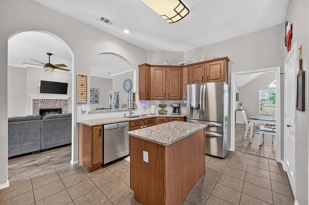 6460 Fox Run Dr., Midlothian, TX 76065 6460 Fox Run Dr., Midlothian, TX 76065