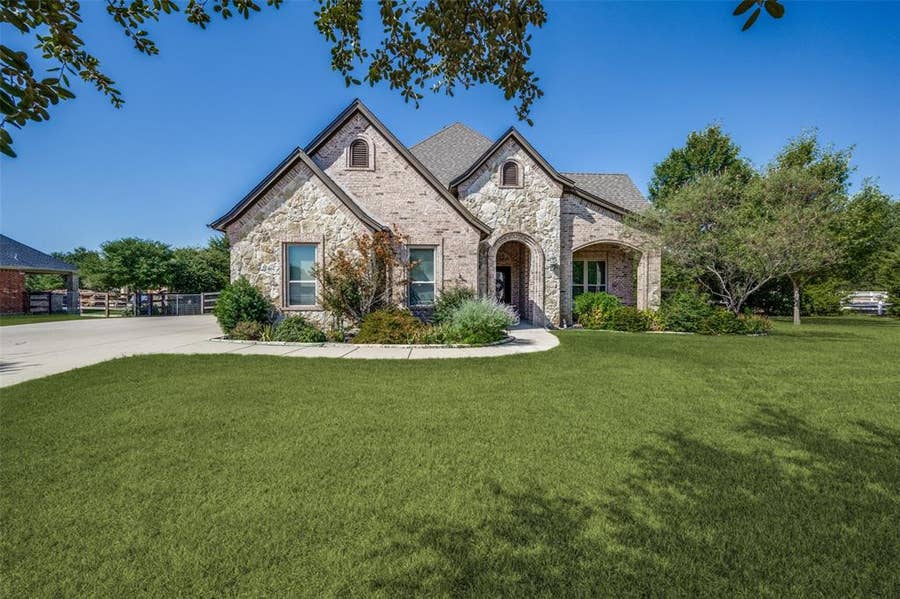 Property photo for 2709 Winthrop Hill Road, Denton, TX