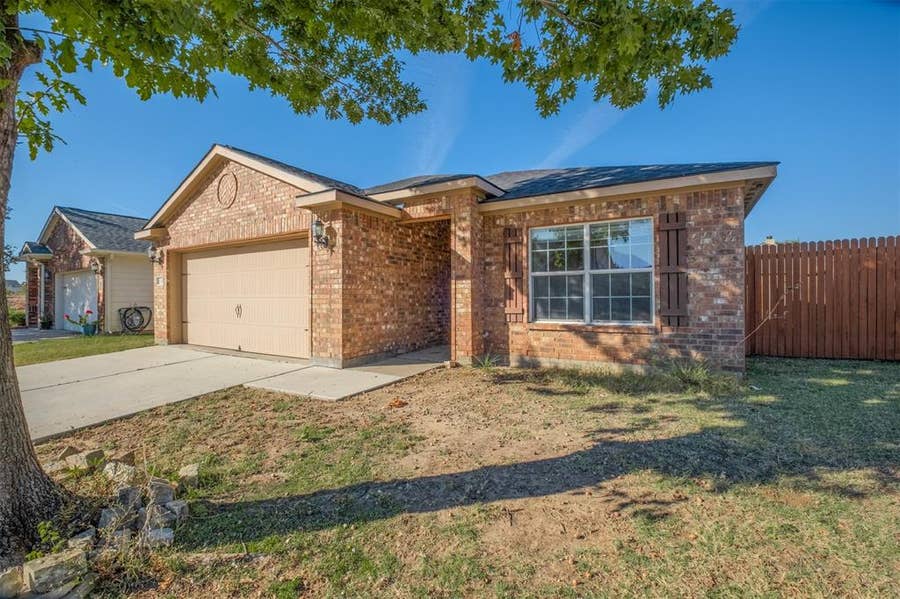 Property photo for 636 Noble Grove Lane, Fort Worth, TX