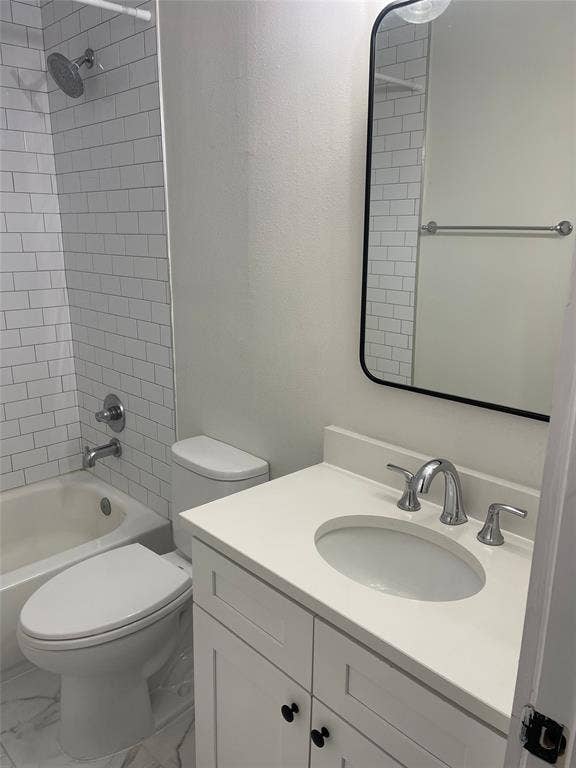 425 N Rosemont Avenue, #111, Dallas, TX 75208 White subway tile shower surround, chrome rainfall showerhead, white vanity with integrated sink, chrome faucet, and black framed mirror