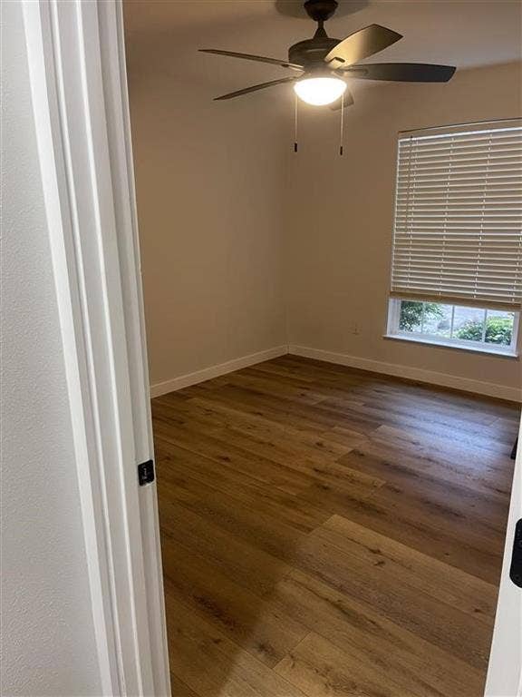 425 N Rosemont Avenue, #111, Dallas, TX 75208 Wood-finish flooring, ceiling fan with integrated lighting, and window with blinds