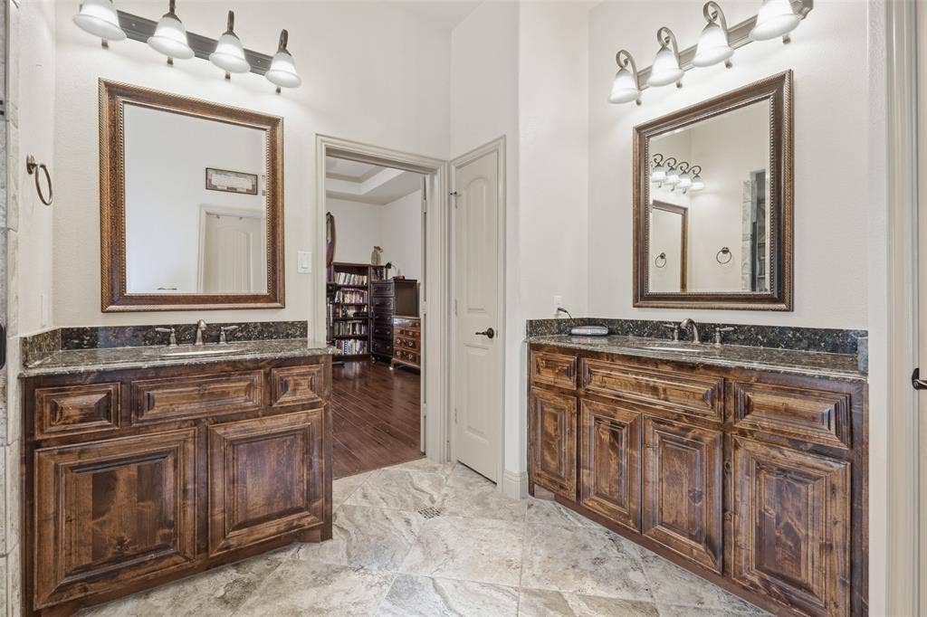 225 Bentley Drive, Midlothian, TX 76065 225 Bentley Drive, Midlothian, TX 76065