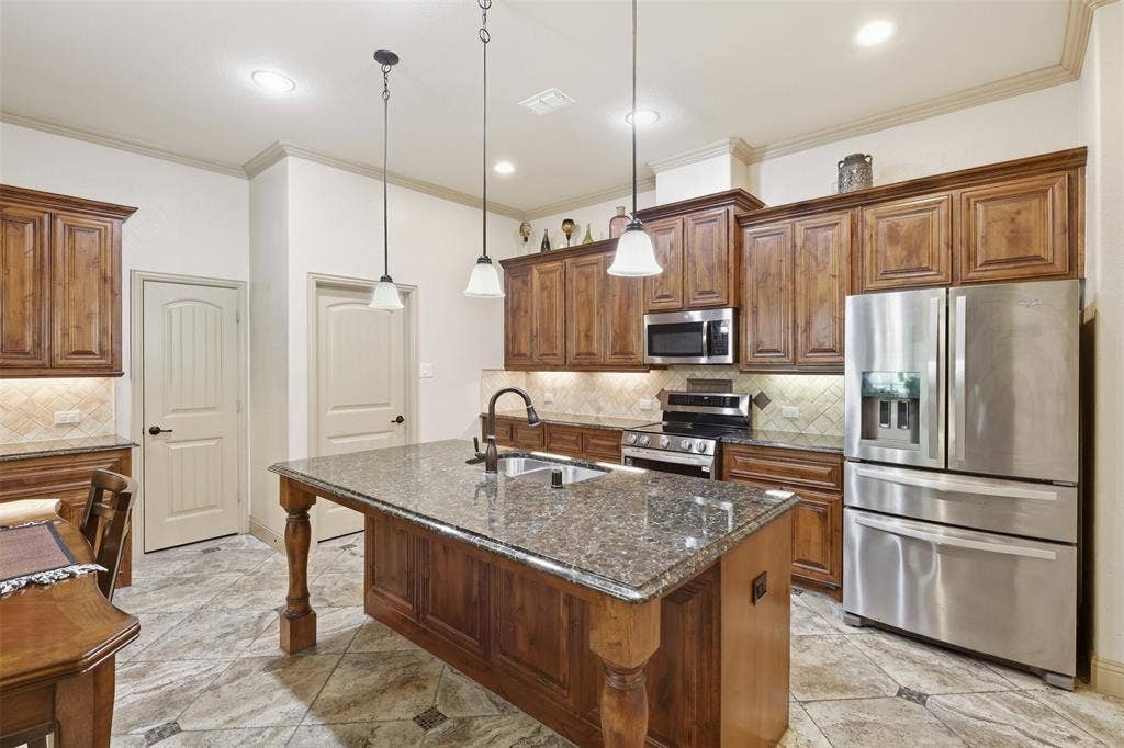 225 Bentley Drive, Midlothian, TX 76065 225 Bentley Drive, Midlothian, TX 76065