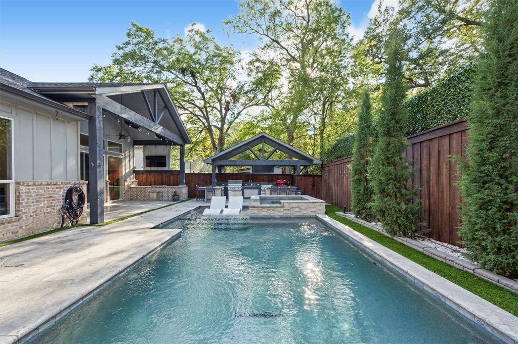 8655 Forest Hills Boulevard, Dallas, TX 75218 8655 Forest Hills Boulevard, Dallas, TX 75218