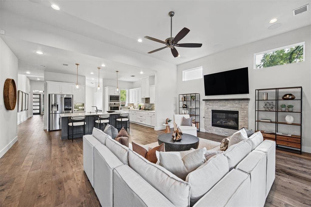 8655 Forest Hills Boulevard, Dallas, TX 75218 8655 Forest Hills Boulevard, Dallas, TX 75218