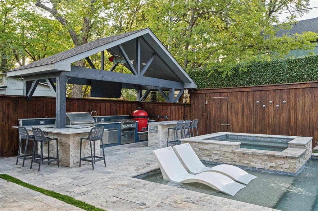 8655 Forest Hills Boulevard, Dallas, TX 75218 8655 Forest Hills Boulevard, Dallas, TX 75218
