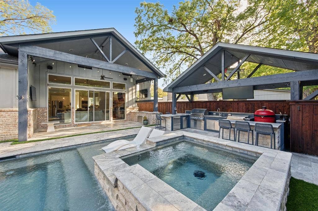 8655 Forest Hills Boulevard, Dallas, TX 75218 8655 Forest Hills Boulevard, Dallas, TX 75218
