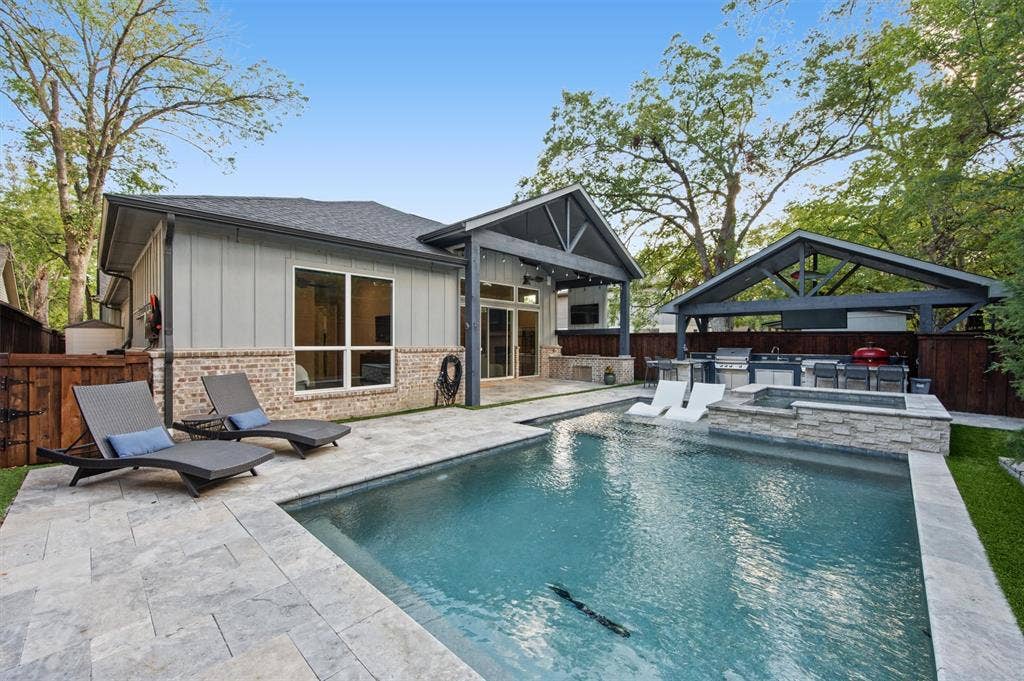8655 Forest Hills Boulevard, Dallas, TX 75218 8655 Forest Hills Boulevard, Dallas, TX 75218