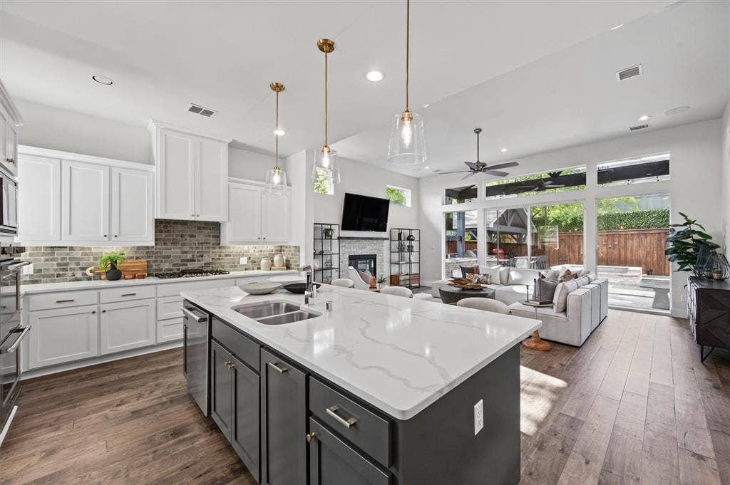 8655 Forest Hills Boulevard, Dallas, TX 75218 8655 Forest Hills Boulevard, Dallas, TX 75218