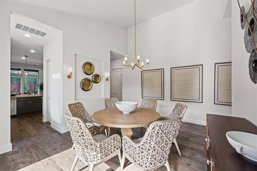 8655 Forest Hills Boulevard, Dallas, TX 75218 8655 Forest Hills Boulevard, Dallas, TX 75218