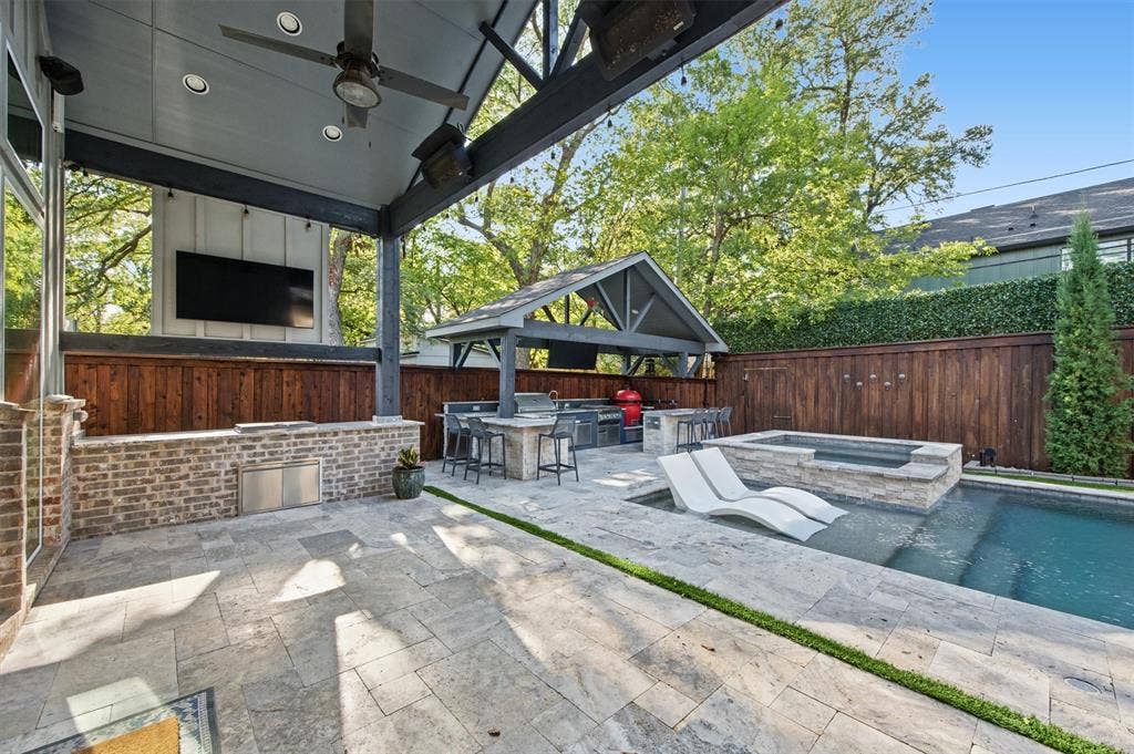 8655 Forest Hills Boulevard, Dallas, TX 75218 8655 Forest Hills Boulevard, Dallas, TX 75218