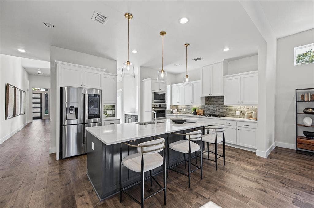8655 Forest Hills Boulevard, Dallas, TX 75218 8655 Forest Hills Boulevard, Dallas, TX 75218