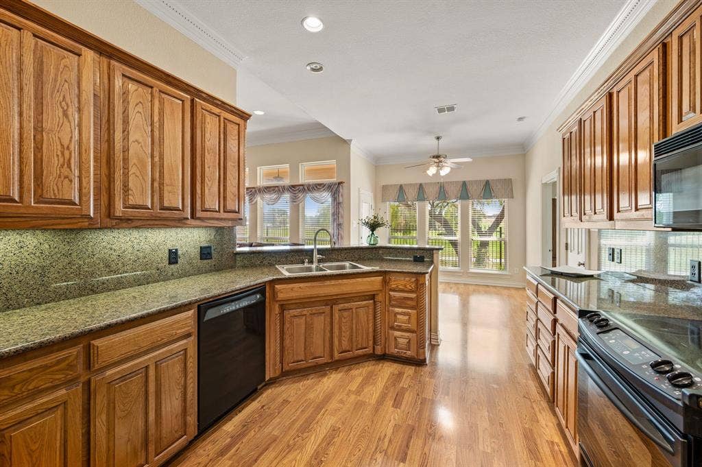 10701 Whitestone Ranch Road, Benbrook, TX 76126 so much storage