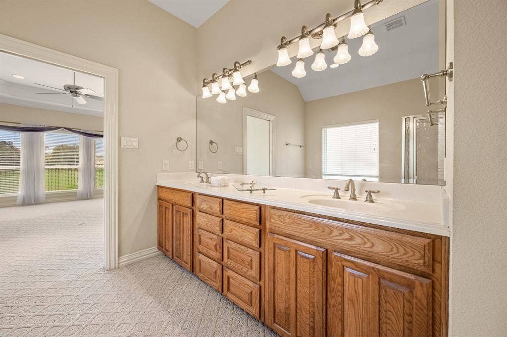 10701 Whitestone Ranch Road, Benbrook, TX 76126 Double vanities