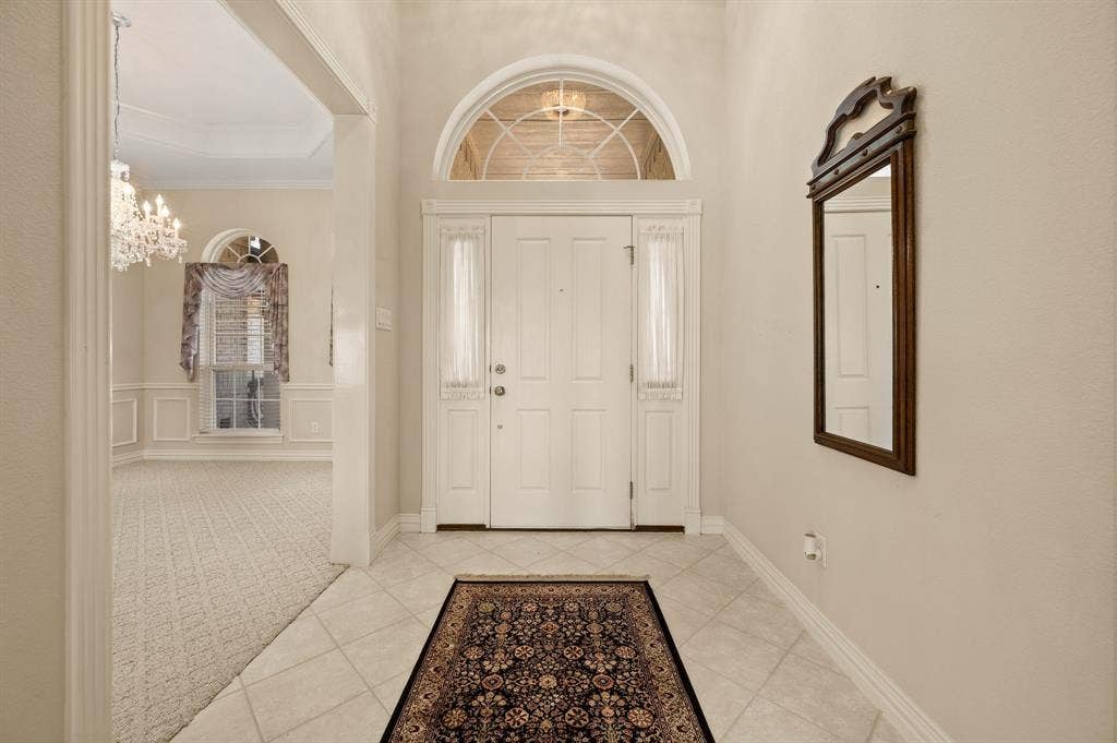 10701 Whitestone Ranch Road, Benbrook, TX 76126 Spacious entryway