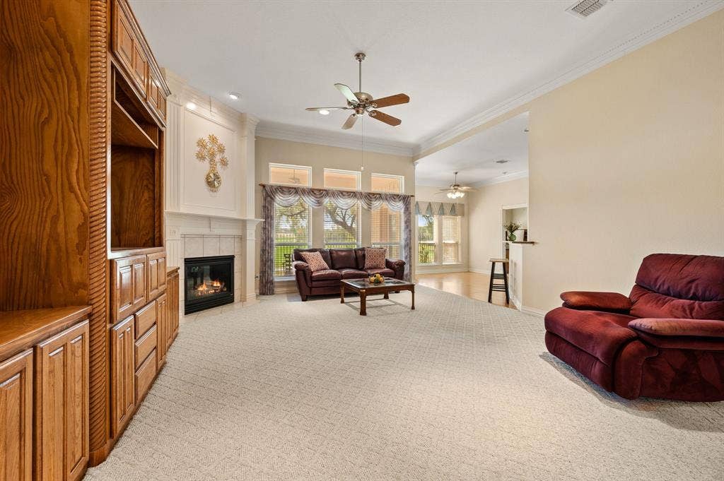 10701 Whitestone Ranch Road, Benbrook, TX 76126 Bright Living room with view of the golf course