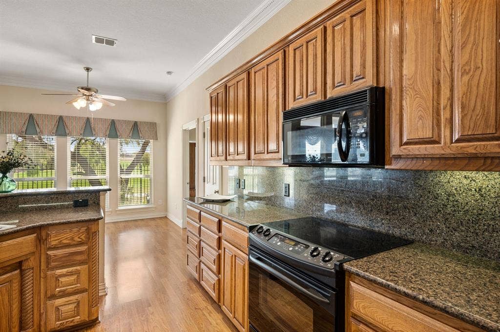 10701 Whitestone Ranch Road, Benbrook, TX 76126 More countertop space