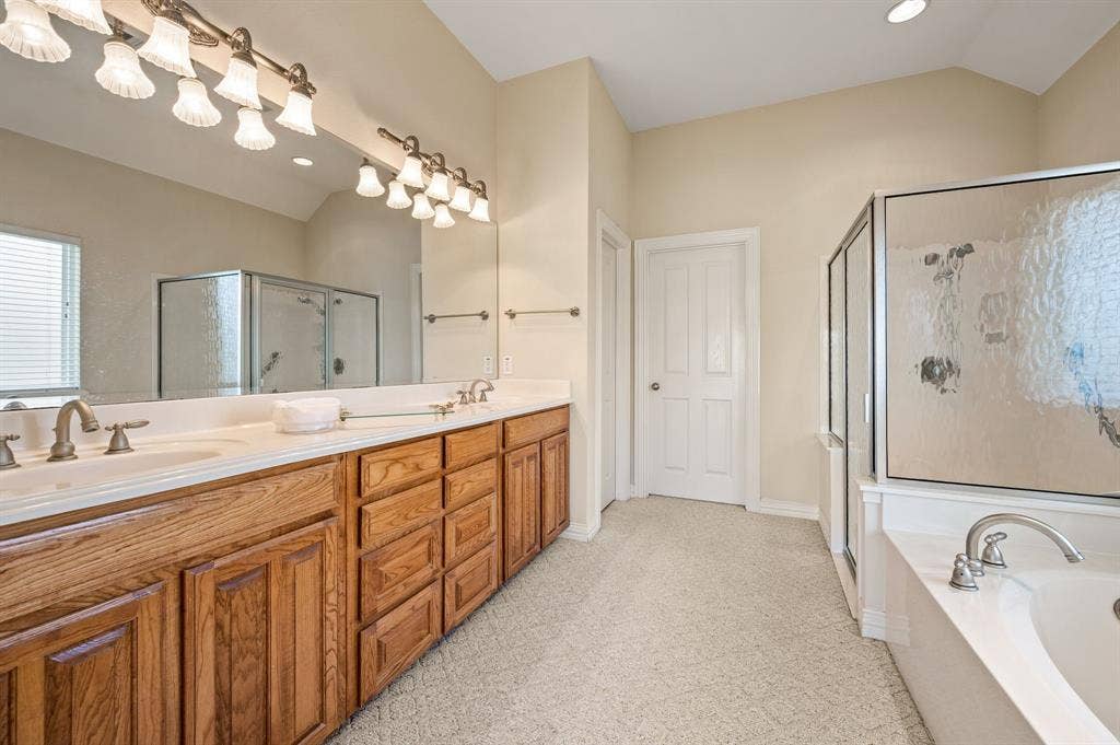 10701 Whitestone Ranch Road, Benbrook, TX 76126 Spacious Primary bathroom