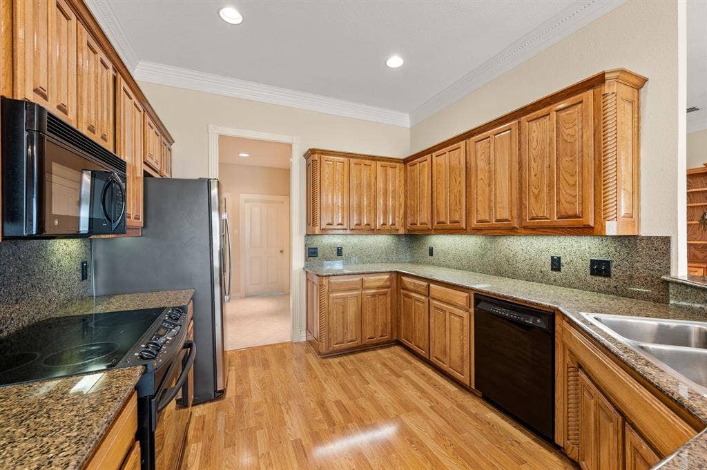 10701 Whitestone Ranch Road, Benbrook, TX 76126 Large kitchen with view into hall leading to mudroom area