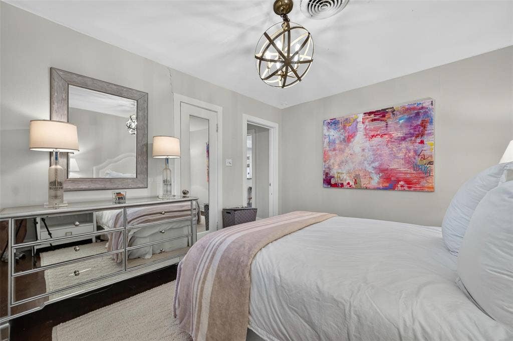 5630 Vanderbilt Avenue, Dallas, TX 75206 Dark wood-finish flooring with a light area rug