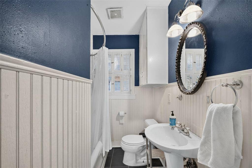 5630 Vanderbilt Avenue, Dallas, TX 75206 White beadboard wainscoting and deep blue walls