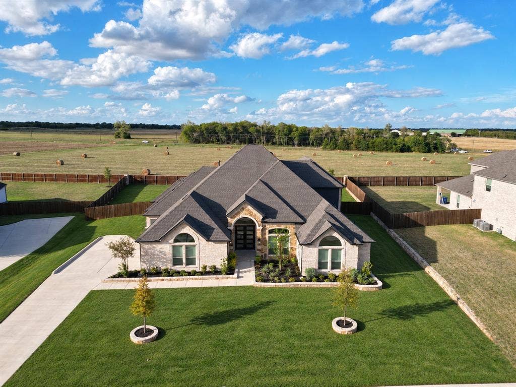781 Emerald Valley Drive, Ovilla, TX 75154