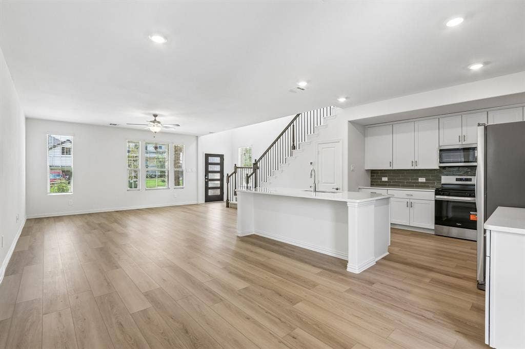 2716 Teton Street, Corinth, TX 76210 Photo is not of the actual home, but is an inspirational photo of builder’s model home and may depict options, furnishings, and/or decorator features that are not included.
