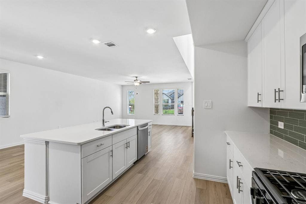 2716 Teton Street, Corinth, TX 76210 Photo is not of the actual home, but is an inspirational photo of builder’s model home and may depict options, furnishings, and/or decorator features that are not included.